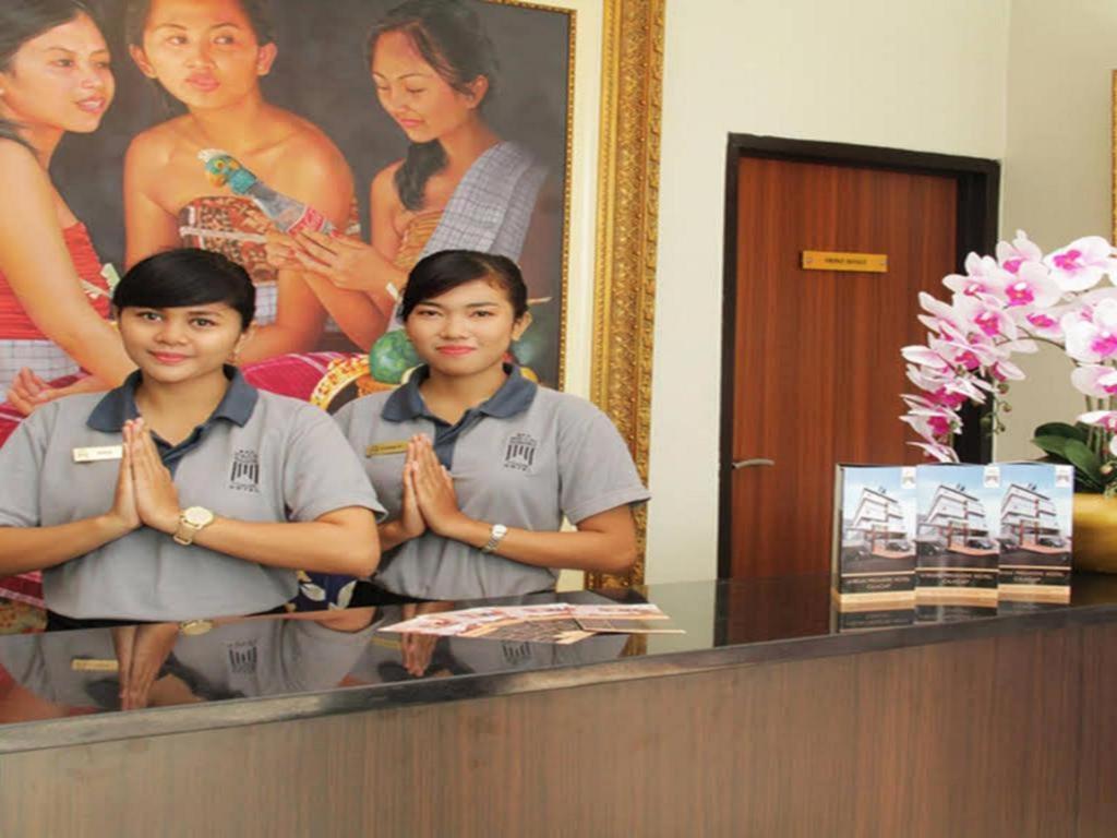 Atrium Premiere Cilacap Buitenkant foto