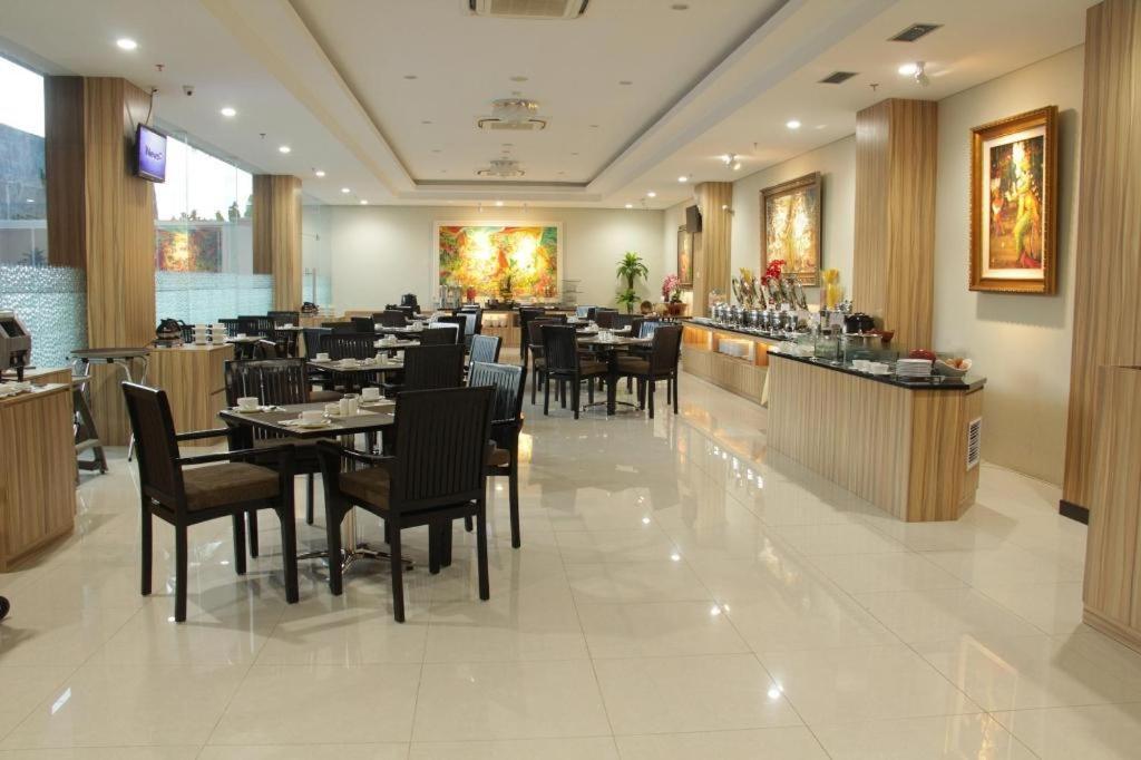 Atrium Premiere Cilacap Buitenkant foto
