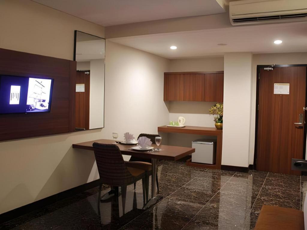 Atrium Premiere Cilacap Buitenkant foto