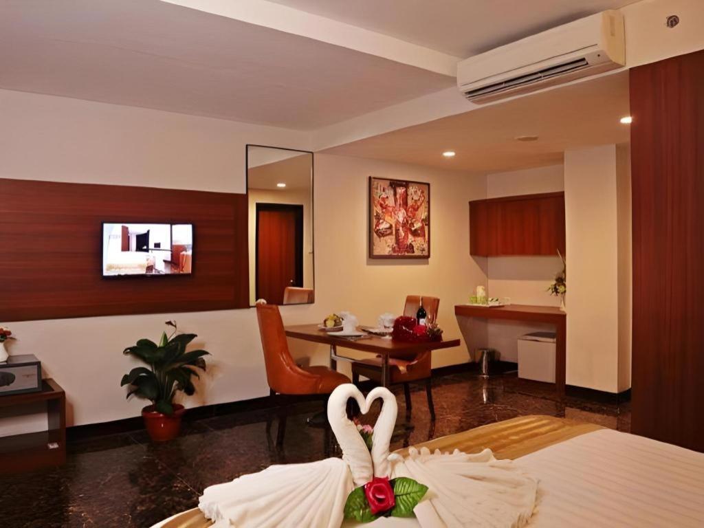 Atrium Premiere Cilacap Buitenkant foto