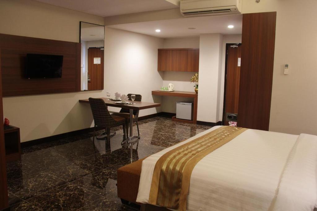 Atrium Premiere Cilacap Buitenkant foto