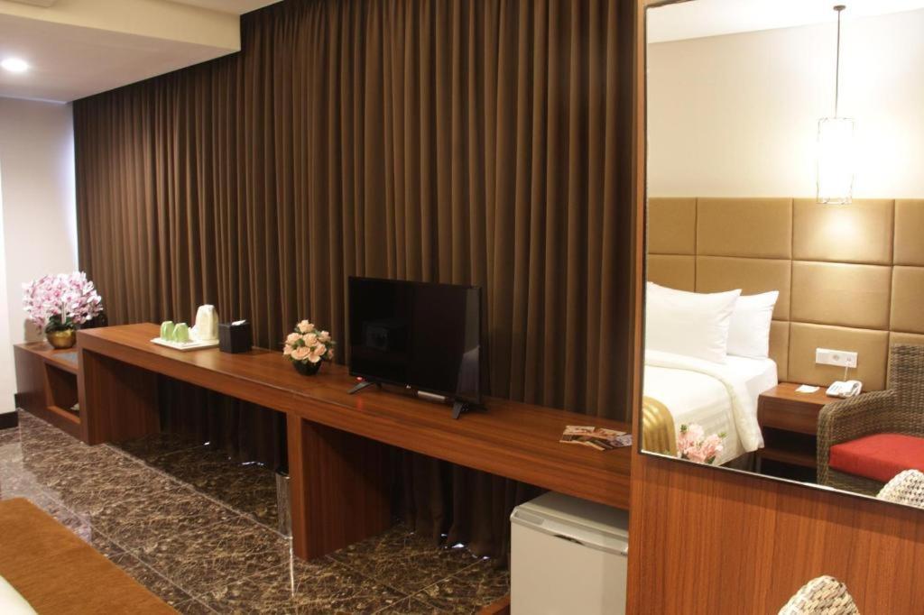 Atrium Premiere Cilacap Buitenkant foto