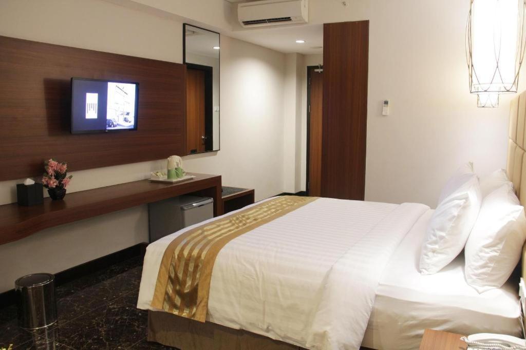 Atrium Premiere Cilacap Buitenkant foto