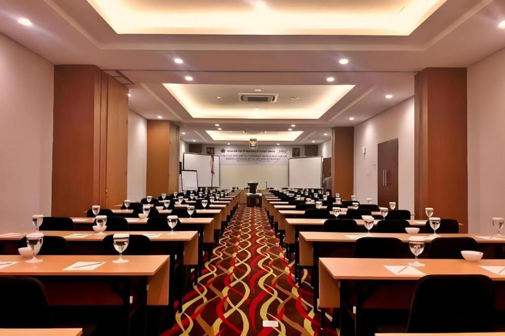 Atrium Premiere Cilacap Buitenkant foto