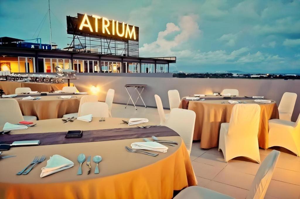 Atrium Premiere Cilacap Buitenkant foto