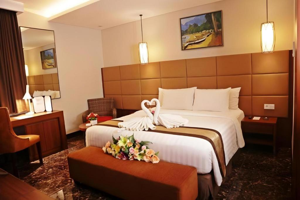 Atrium Premiere Cilacap Buitenkant foto