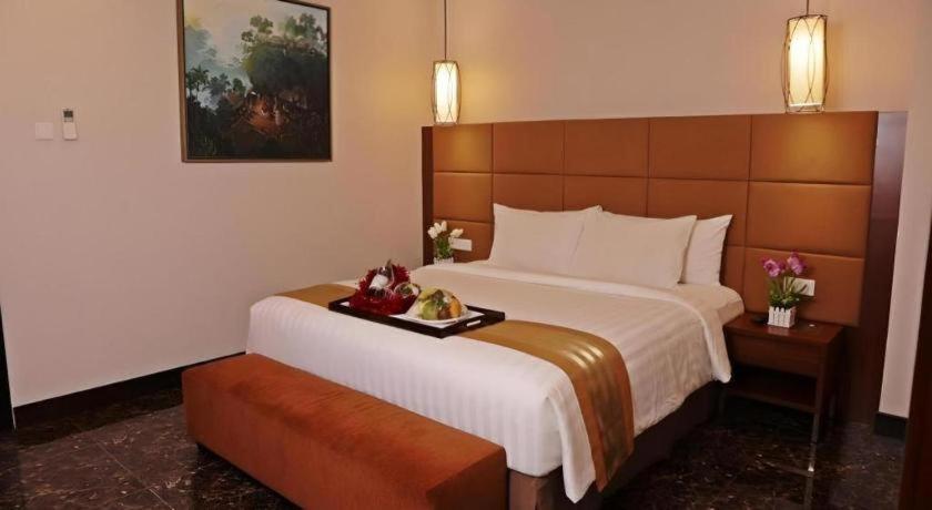 Atrium Premiere Cilacap Buitenkant foto