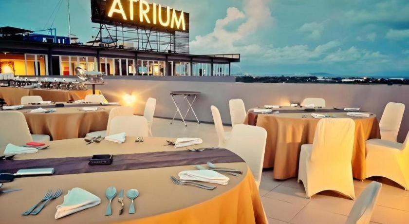 Atrium Premiere Cilacap Buitenkant foto