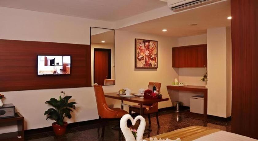 Atrium Premiere Cilacap Buitenkant foto