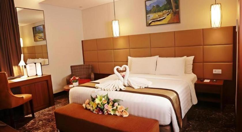 Atrium Premiere Cilacap Buitenkant foto