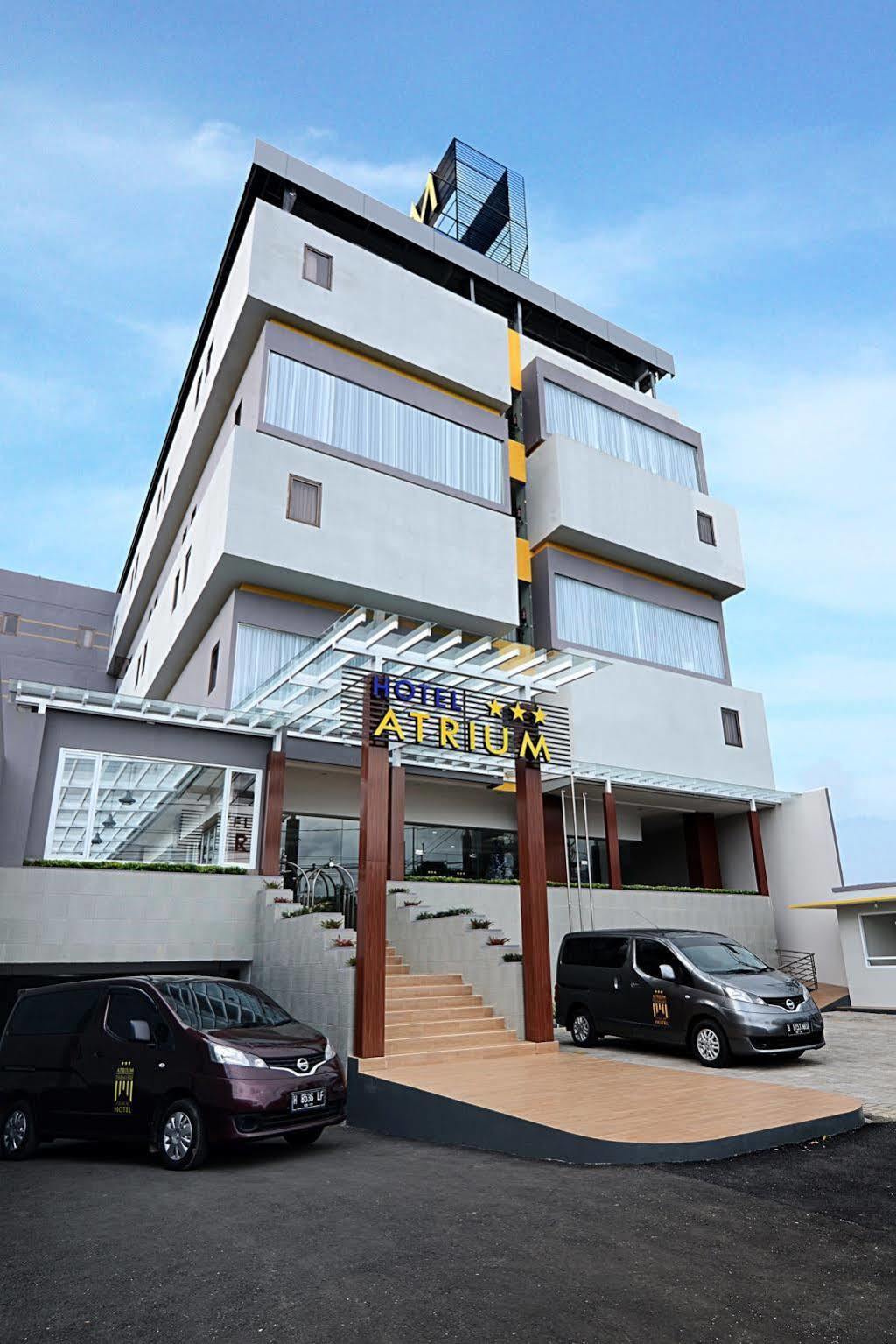 Atrium Premiere Cilacap Buitenkant foto