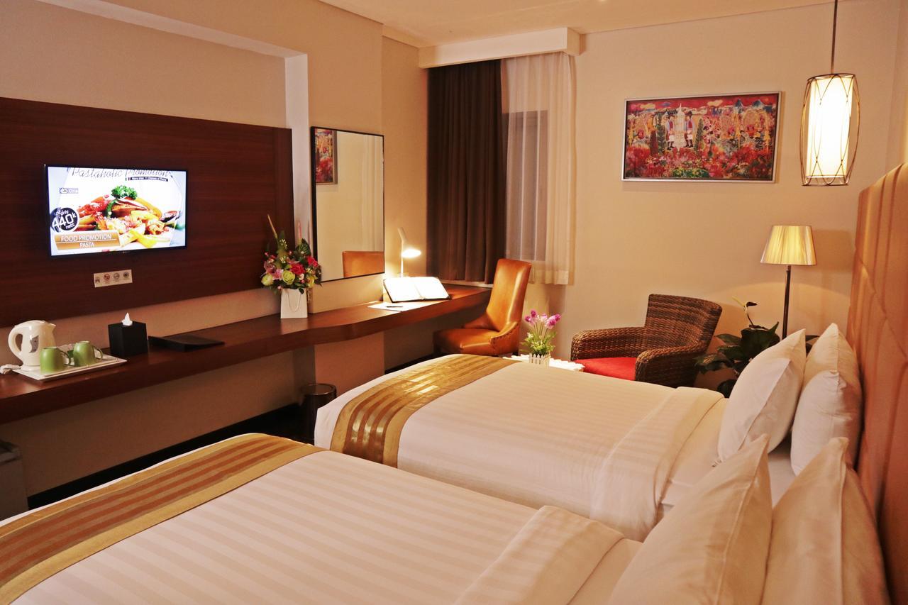 Atrium Premiere Cilacap Buitenkant foto