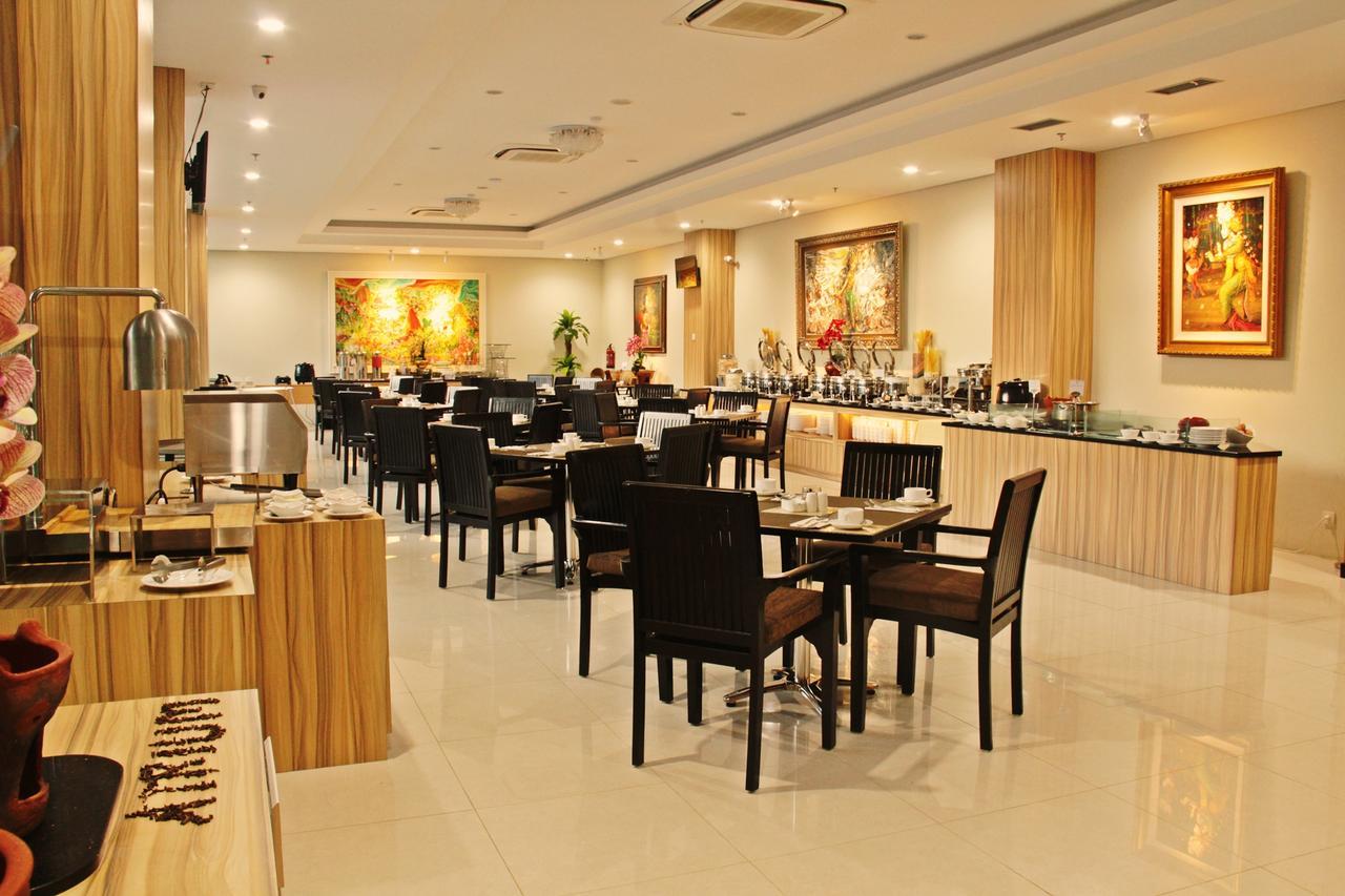 Atrium Premiere Cilacap Buitenkant foto