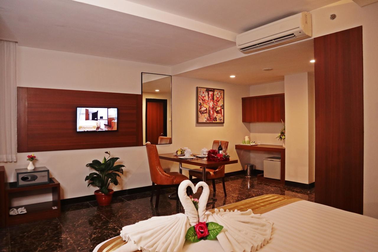 Atrium Premiere Cilacap Buitenkant foto
