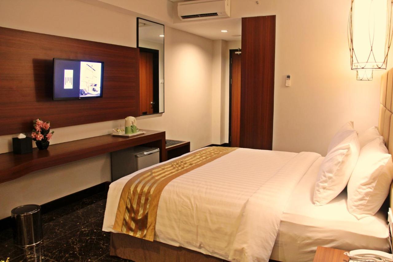 Atrium Premiere Cilacap Buitenkant foto